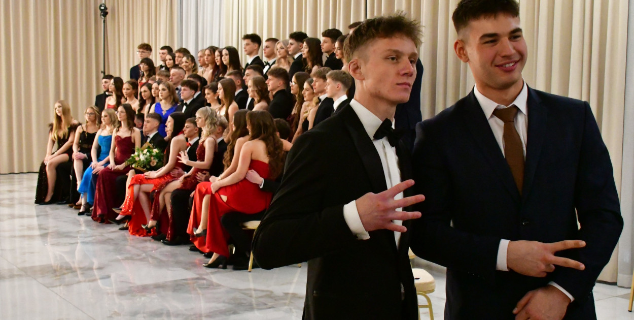 Poloneza czas zacząć! Studniówka biłgorajskiej „Budowlanki”