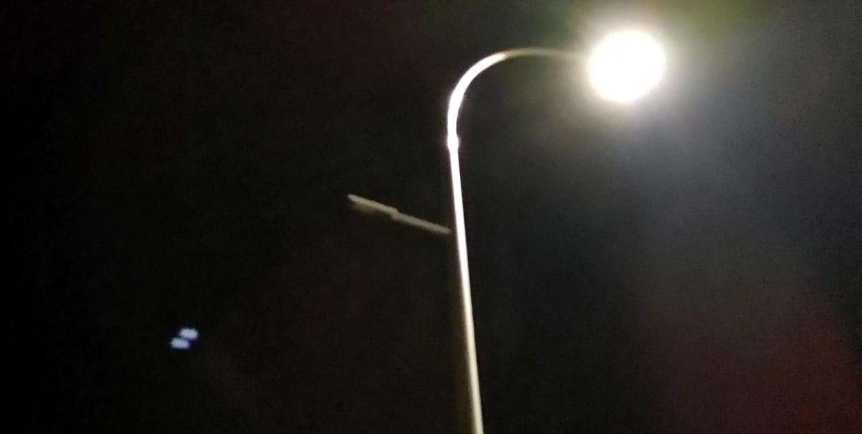 Józefów. Jest wykonawca oświetlenia w Hamerni