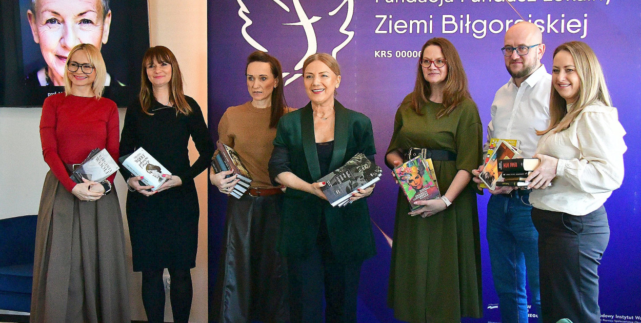 Część prywatnej biblioteki prof. Płatek trafiła do Biłgoraja (FOTO)