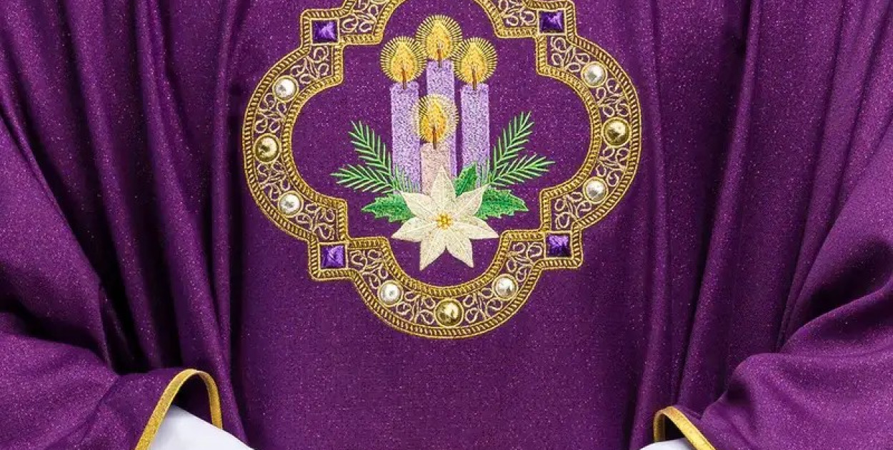 Święta Maryjne – jak dopasować szaty liturgiczne do obchodów