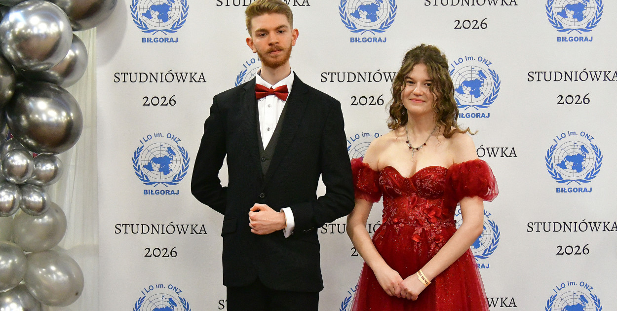 Studniówka I LO im. ONZ w Biłgoraju: Poloneza czas zacząć! (FOTO)