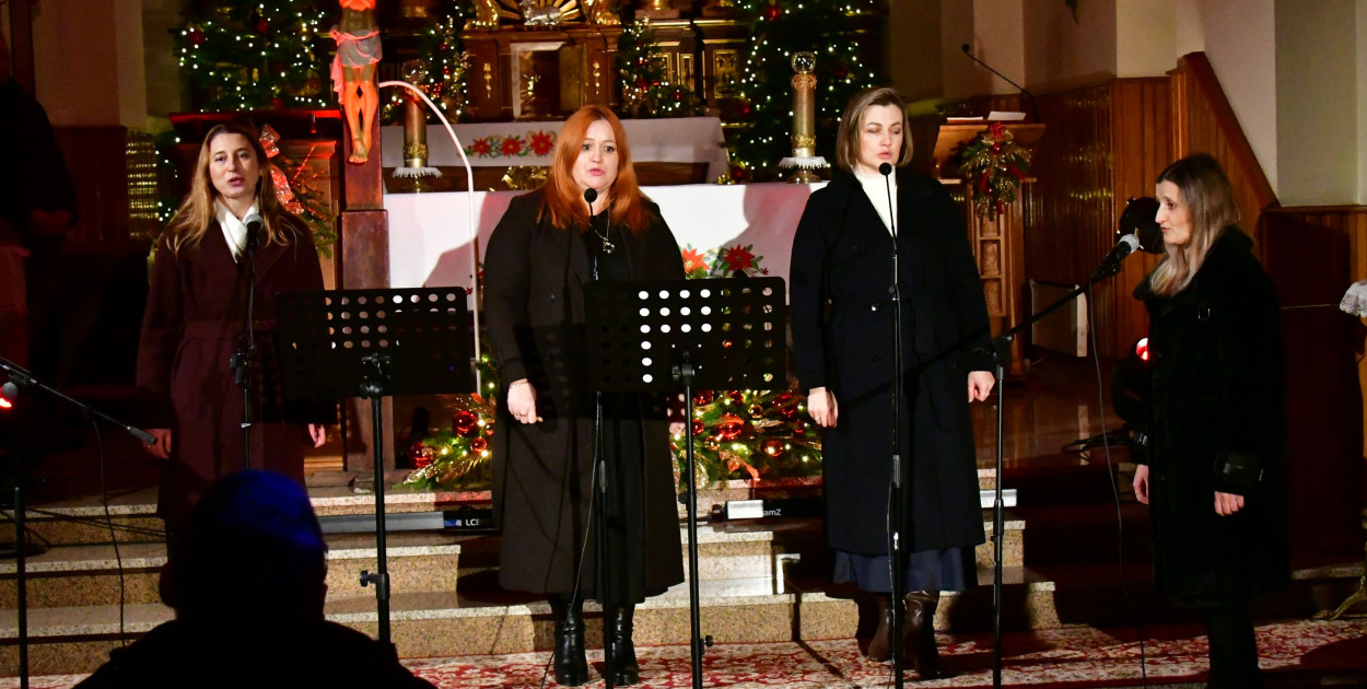 Parafianie z Tereszpola wyśpiewali chwałę przy szopce (FOTO, VIDOE)