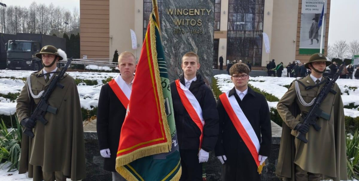 Młodzież u Witosa w rocznicę jego urodzin