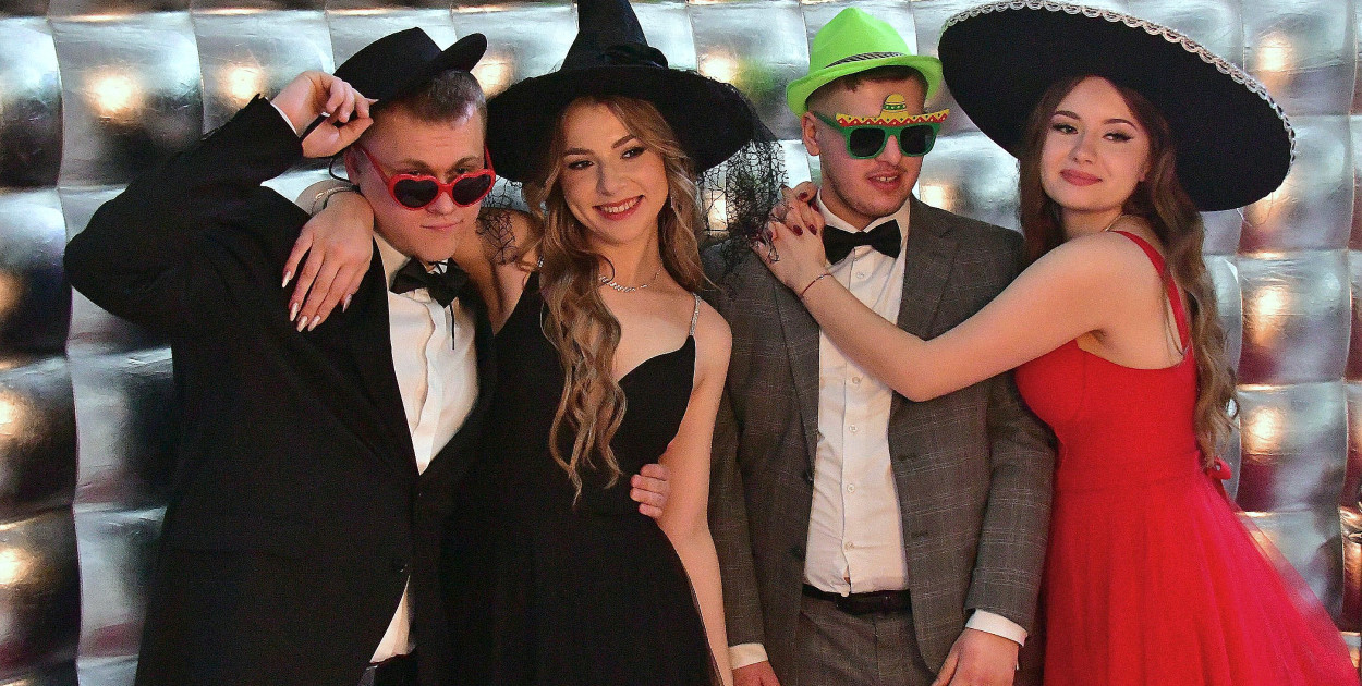 Studniówka RCEZ 2026. Krok w dorosłość przy dźwiękach narodowego tańca (FOTO)