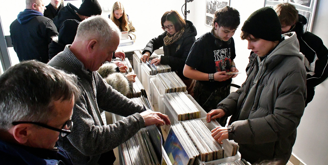 Niedziela z czarną płytą w Biłgoraju! Kiermasz w BCK potrwa do 18:00