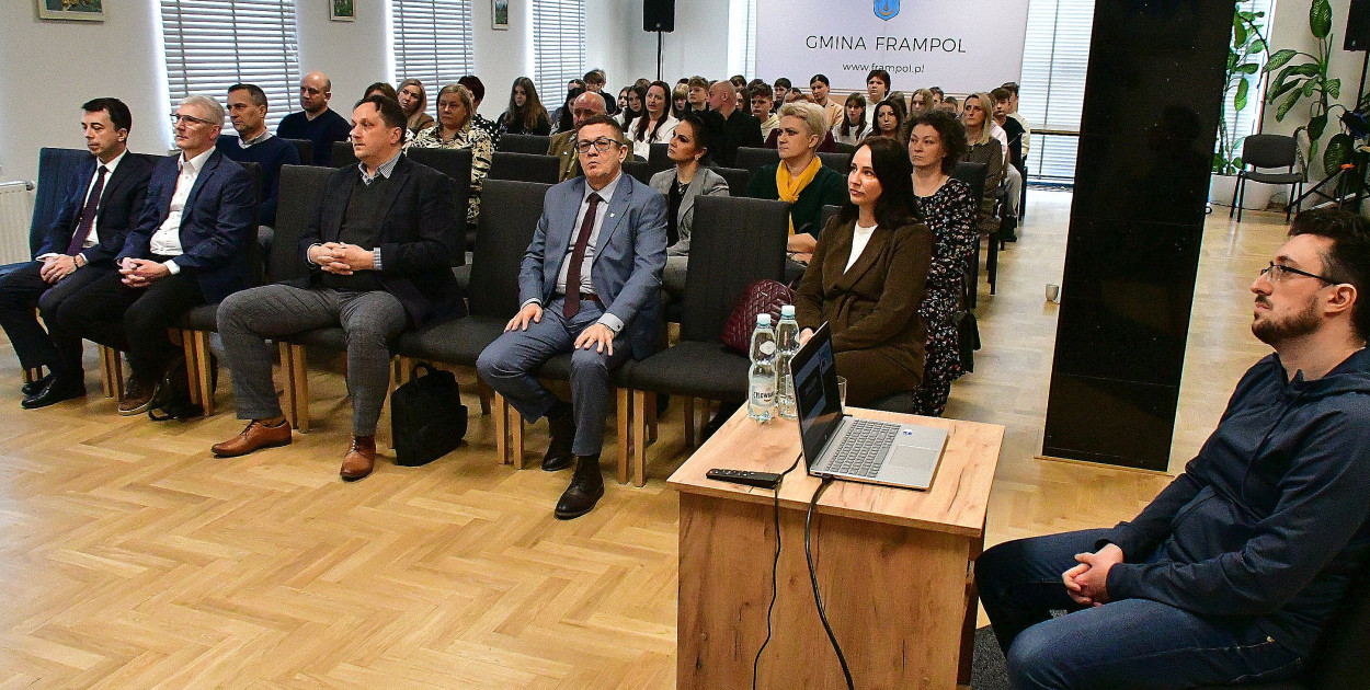 Czym oddycha Frampol? Mobilne płuca na rynku i debata o smogu (FOTO)