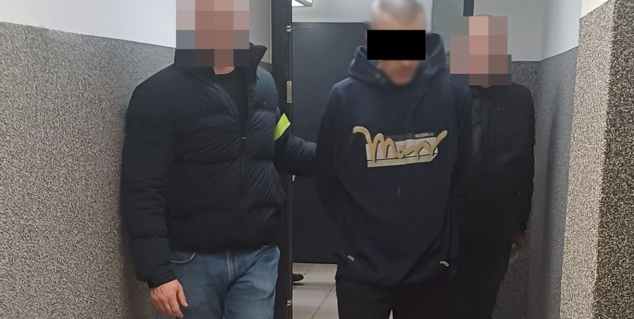 Uszkodził pojazdy i próbował zaatakować policjantów