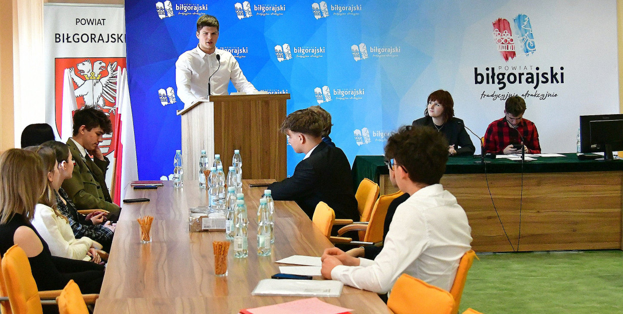 Młodzi liderzy w akcji! IV sesja Młodzieżowej Rady Powiatu Biłgorajskiego za nami