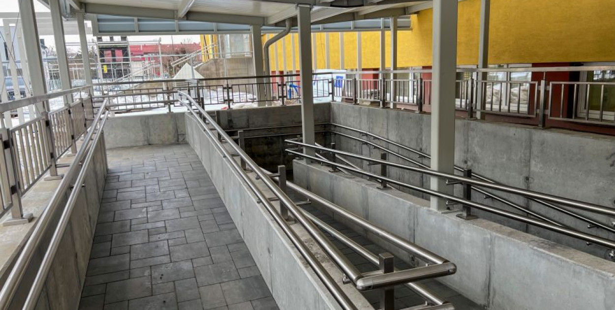 „Piątka” bez barier! Finał inwestycji w dostępność biłgorajskiej podstawówki