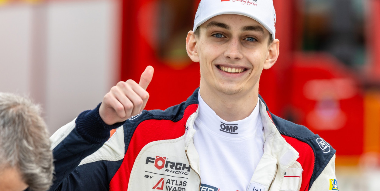 Chłopak z Biłgoraja i Porsche. Karol Kręt w serialu „The Community of Speed”