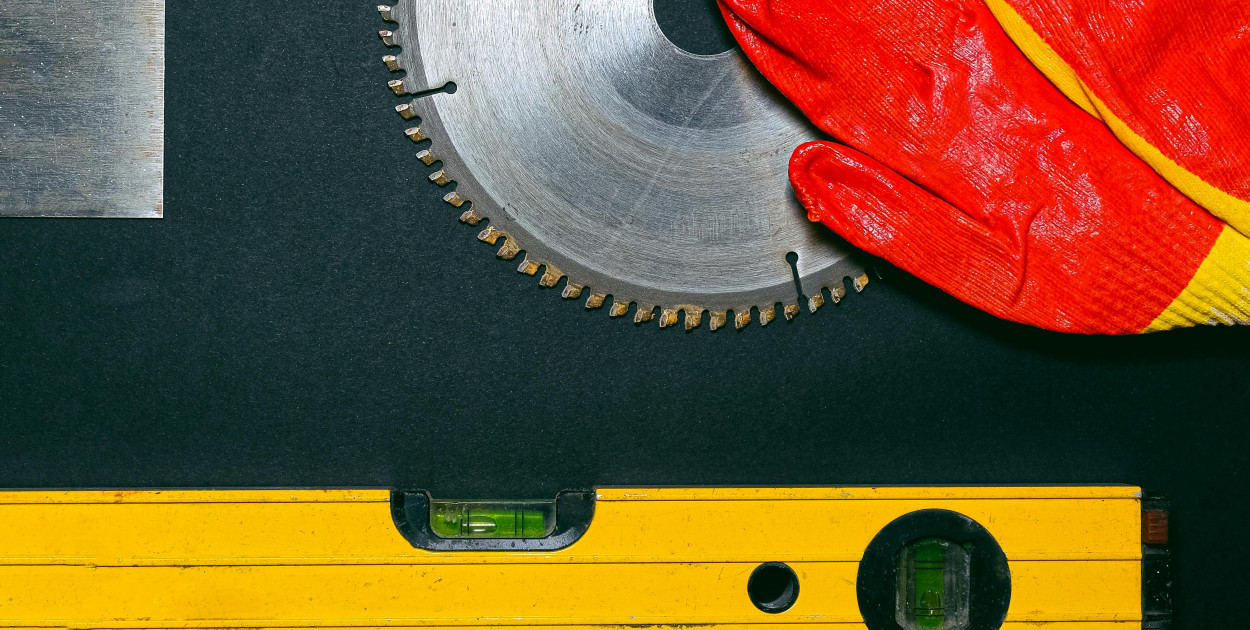 Sklep z narzędziami online czy stacjonarny - gdzie kupować narzędzia do domu czy o