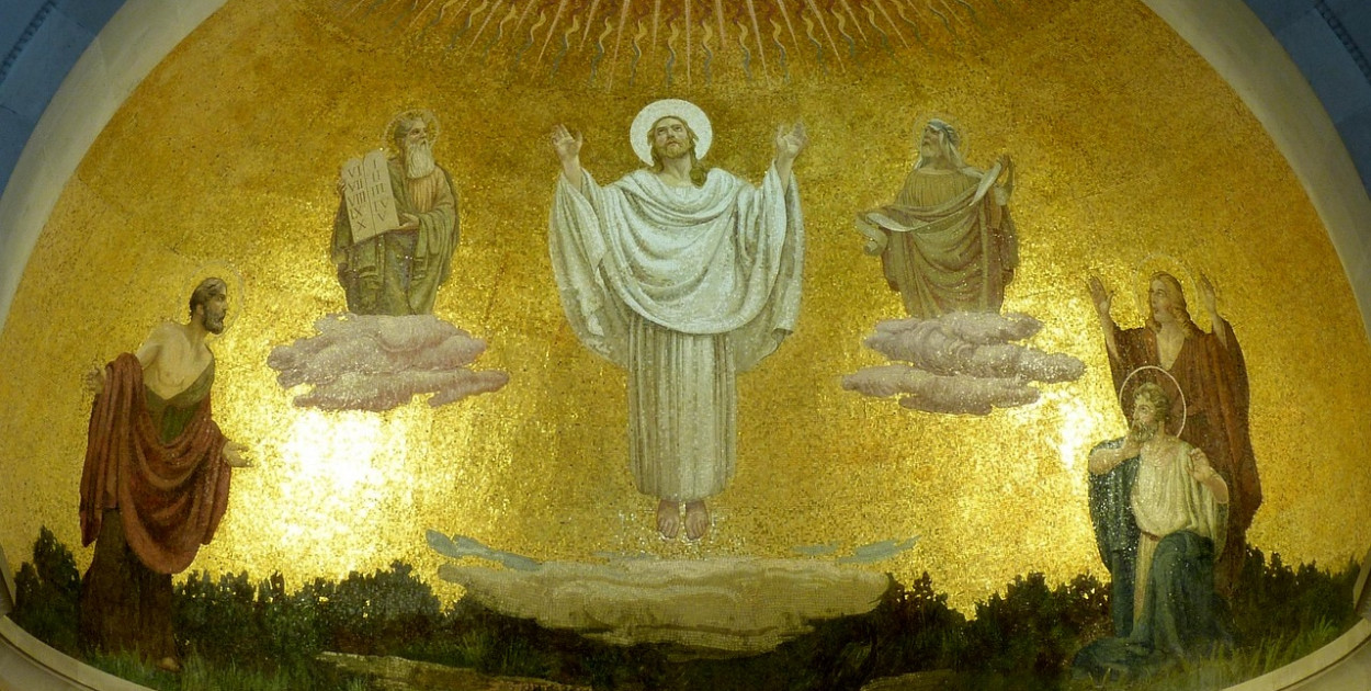 Komentarz do Ewangelii. Chwała, która prowadzi przez cień