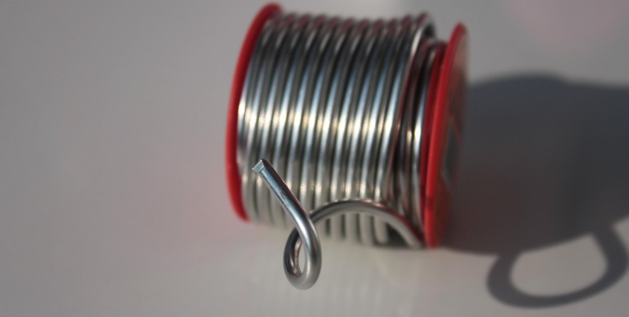 Dlaczego spoina nie „chwyta”? Sekrety skutecznego użycia topnika w lutowaniu