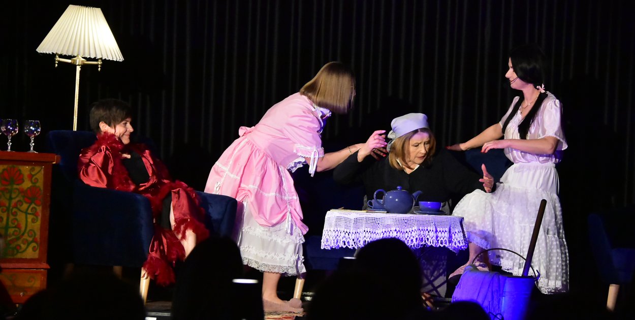 Teatr, kwiaty i wielkie serca. Gminny Dzień Kobiet w Tereszpolu (FOTO)