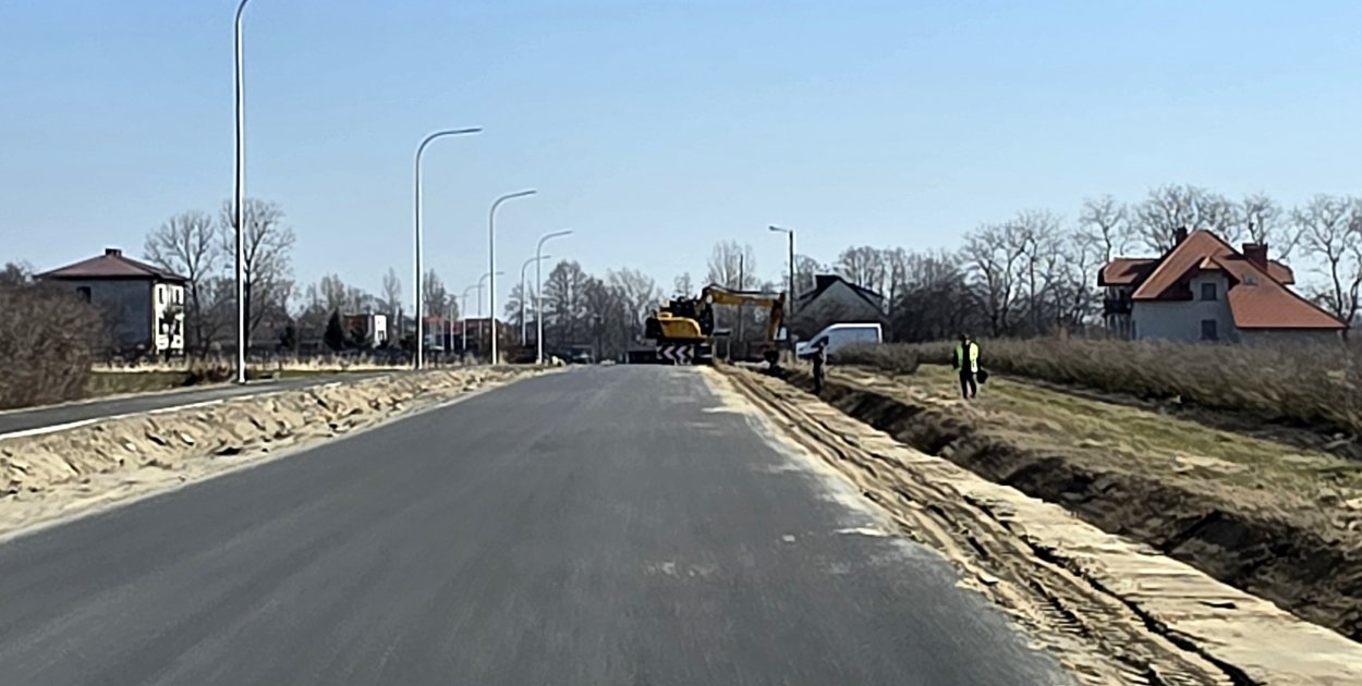 Wiosna. Kontynuowane są prace inwestycyjne na drodze powiatowej (FOTO)
