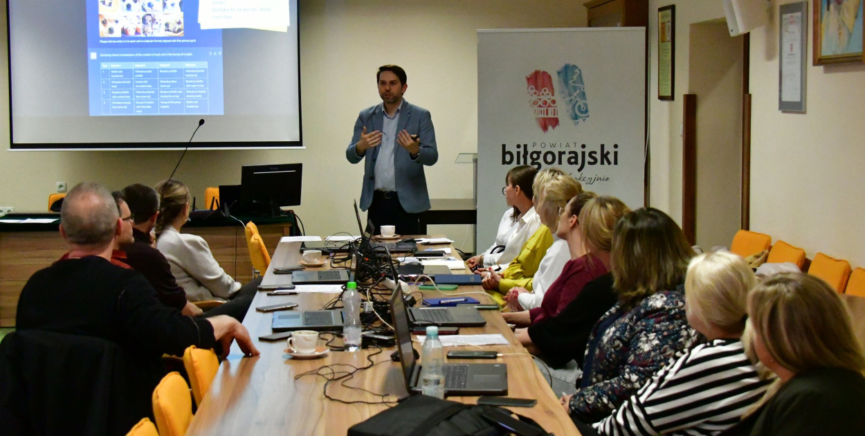 Cyfrowa rewolucja w Starostwie. NGO z powiatu biłgorajskiego uczą się pracy z AI