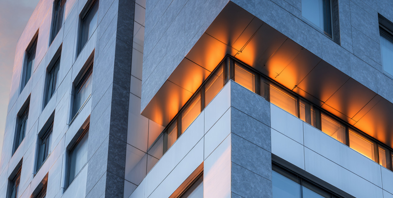 Dibond w praktyce – czym jest i gdzie sprawdza się płyta kompozytowa