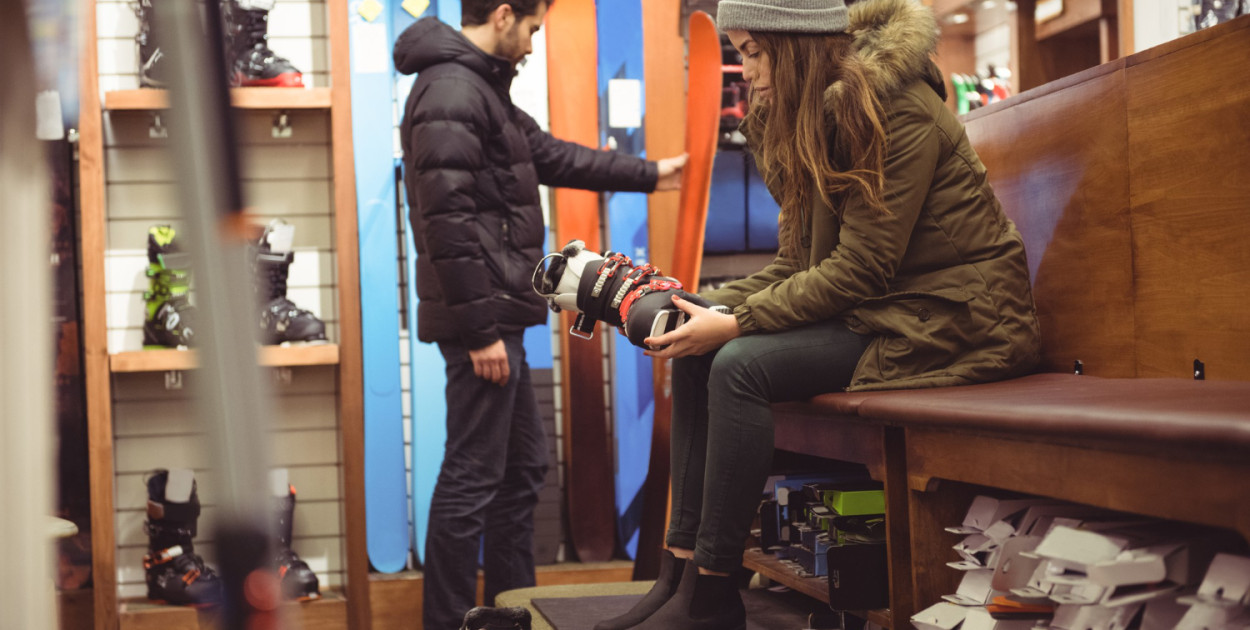 Jakie akcesoria są niezbędne do wyjazdu na narty?