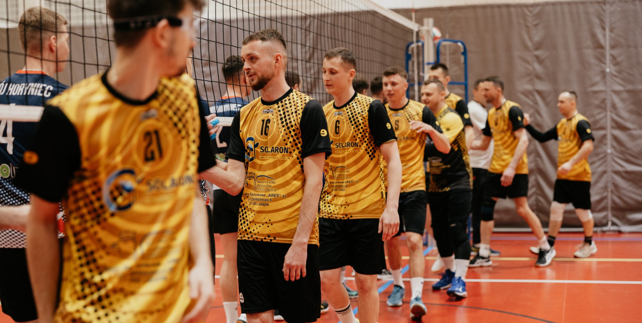 Siatkarska noc pełna emocji! Relacja z I Nocnego Turnieju Siatkówki