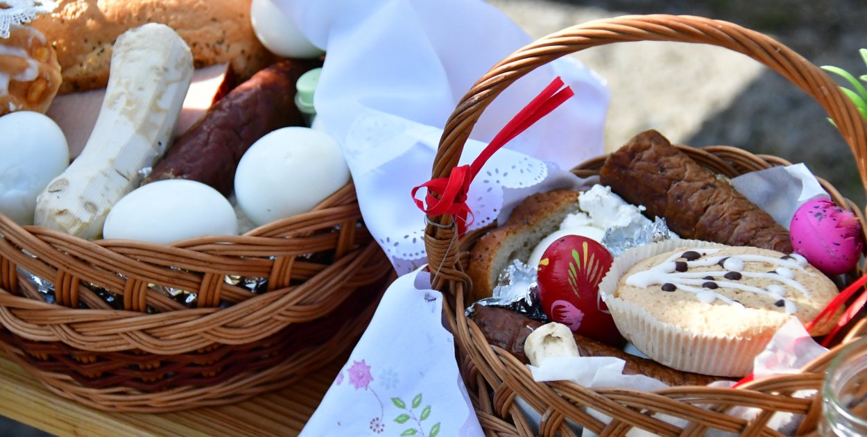 Wielkanocny koszyczek pełen symboli – tradycja „święconego” w Biłgoraju (FOTO)