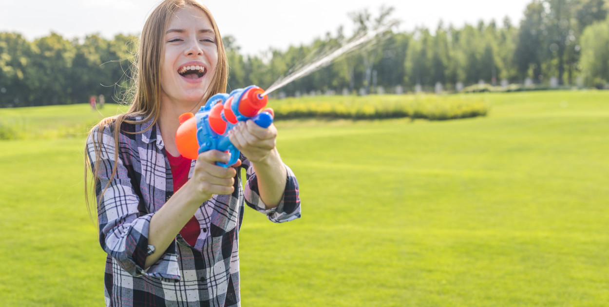 Mokry dyngus, suchy portfel? Sprawdź, jak uniknąć kary i oszustw w te święta
