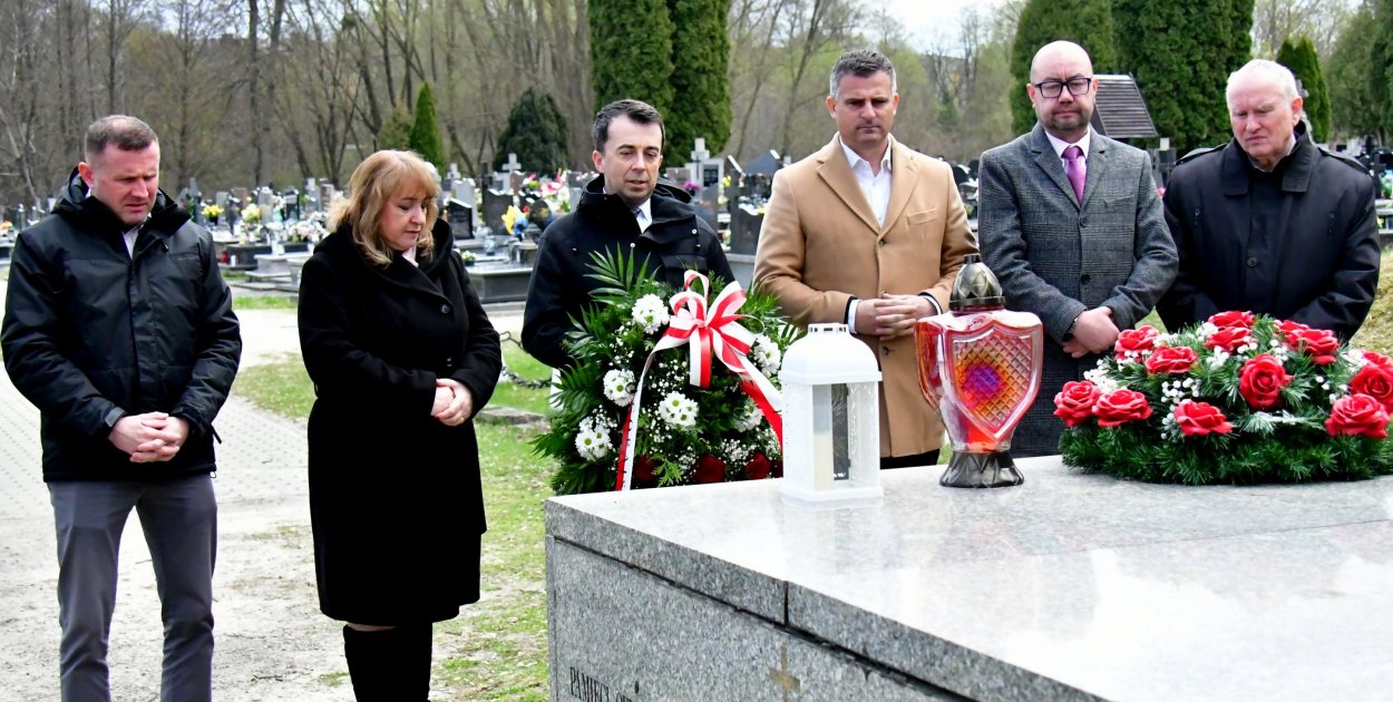 Cześć Ich Pamięci!. Powiat uczcił ofiary katastrofy smoleńskiej (FOTO)