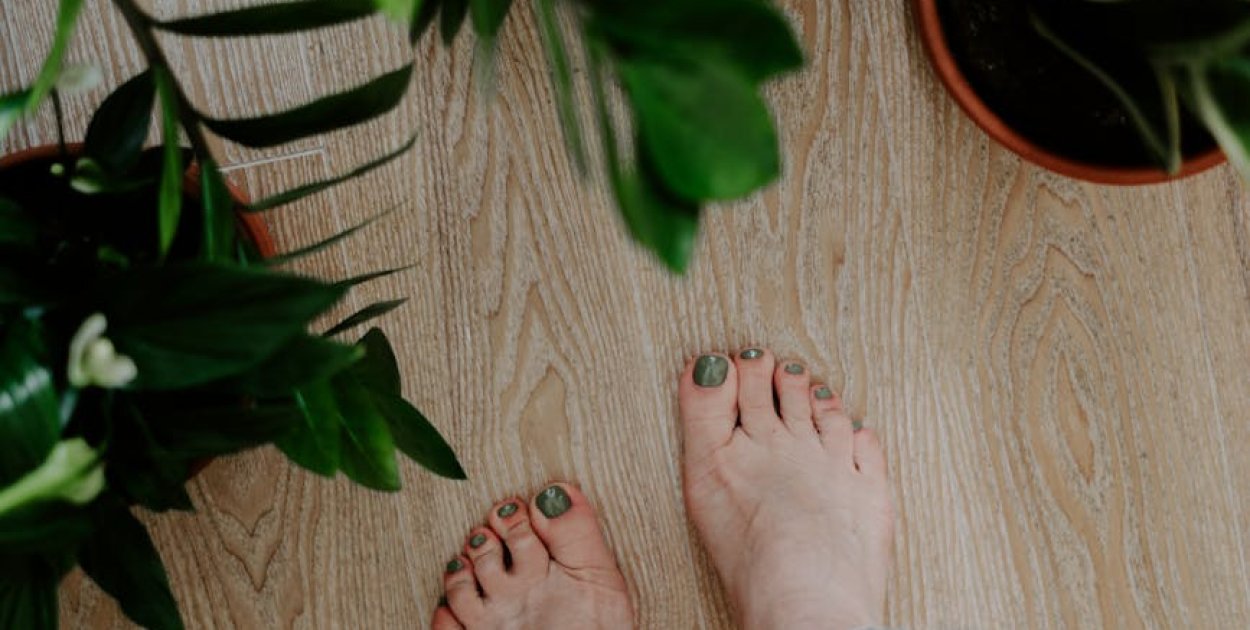 Zatrzymaj haluksy, zanim będzie za późno. Jak korygować ustawienie palców każdego