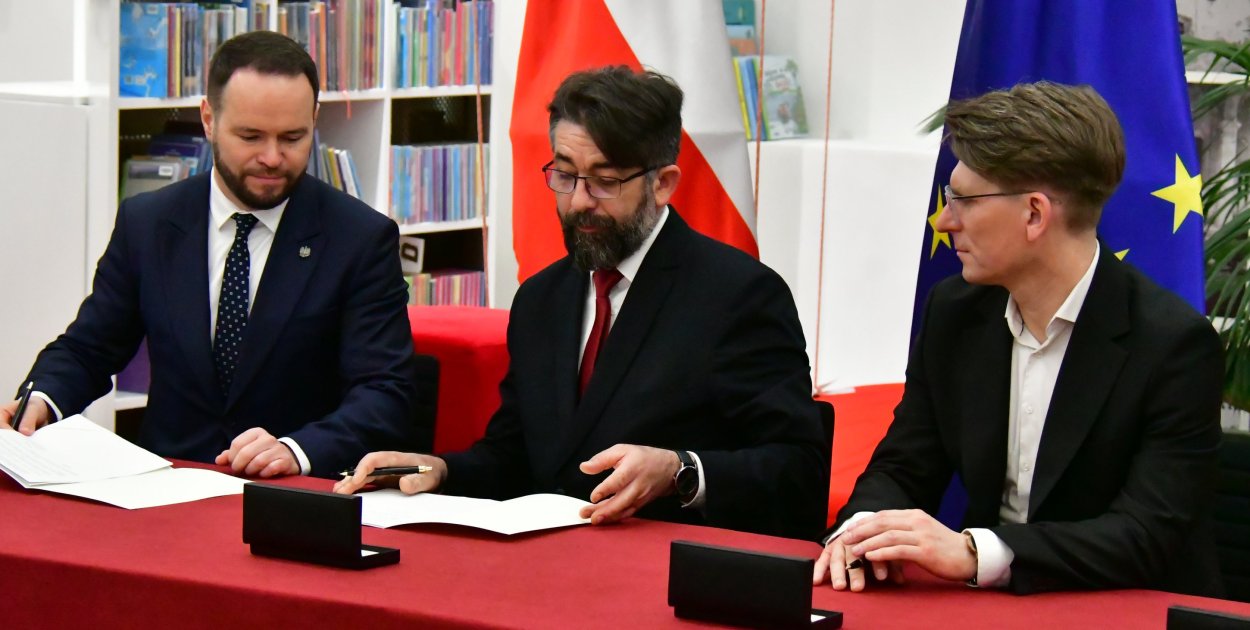 Ponad 6 milionów złotych na drogi w Biłgoraju. Burmistrz podpisał umowy