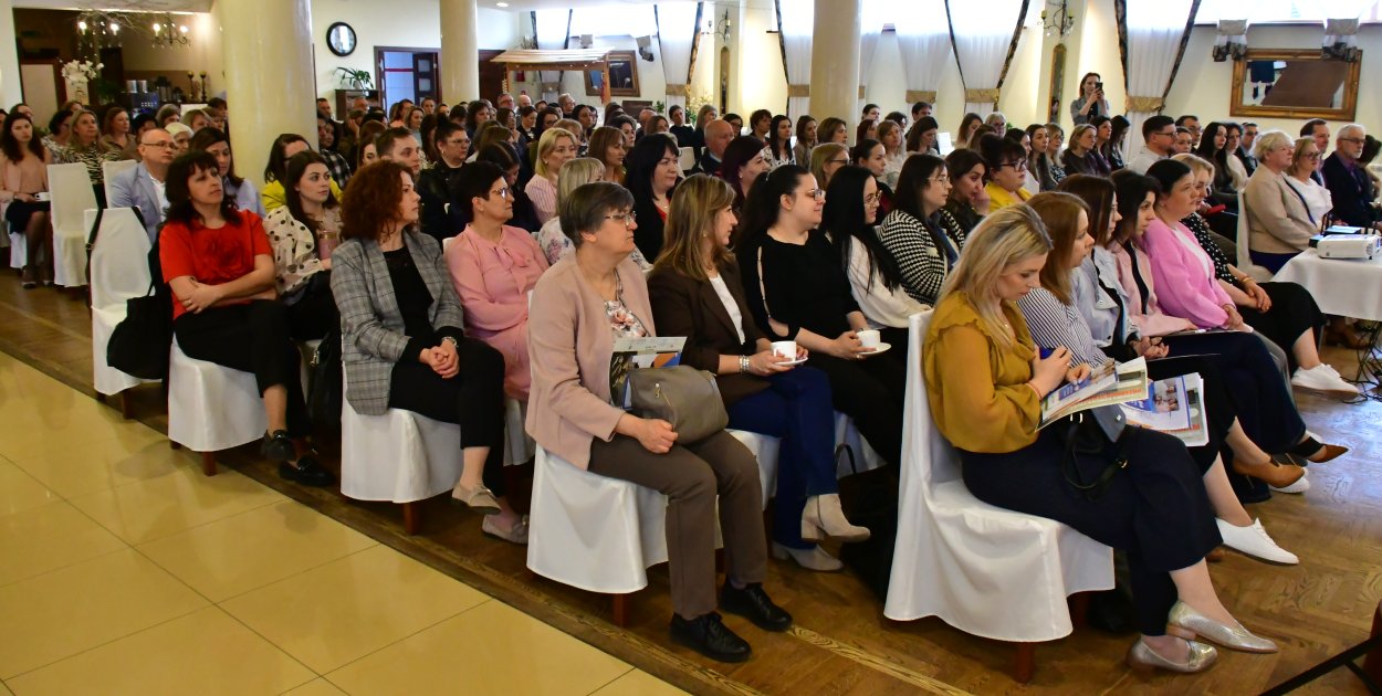 Wiedza, która chroni najmłodszych. Powiatowa konferencja w Józefowie